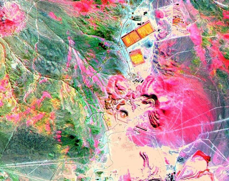 高光谱卫星Aster卫星拍摄的矿区假彩色卫星图