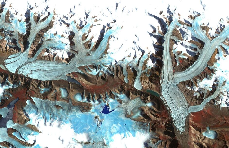 高光谱卫星Aster卫星拍摄的雪山真彩色卫星图