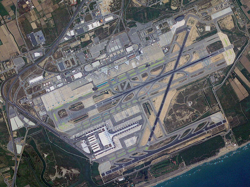 RapidEye卫星拍摄的机场卫星图