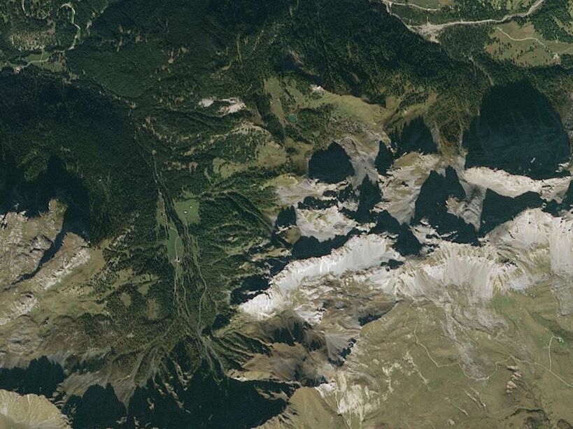 RapidEye卫星拍摄的山地森林卫星图