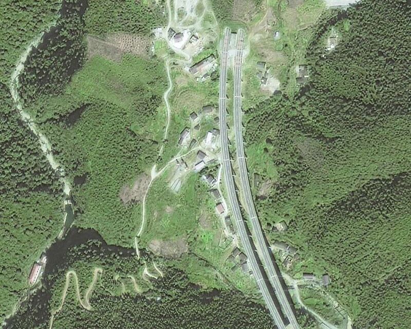 高分二号卫星拍摄的在建公路卫星图