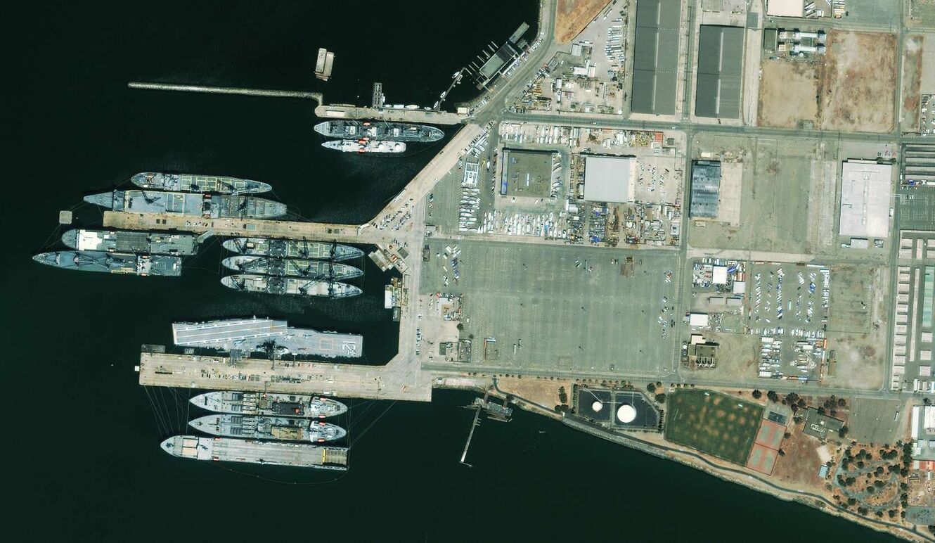 IKONOS卫星拍摄的美国海军基地卫星图