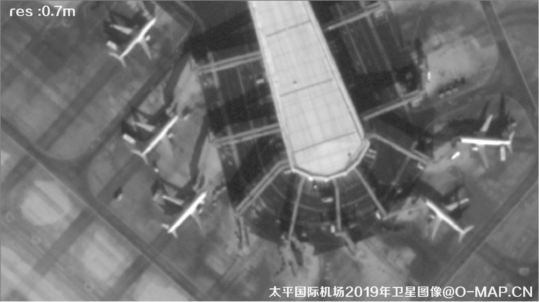 0.7米GF7卫星2019年冬季拍摄的哈尔滨太平国际机场
