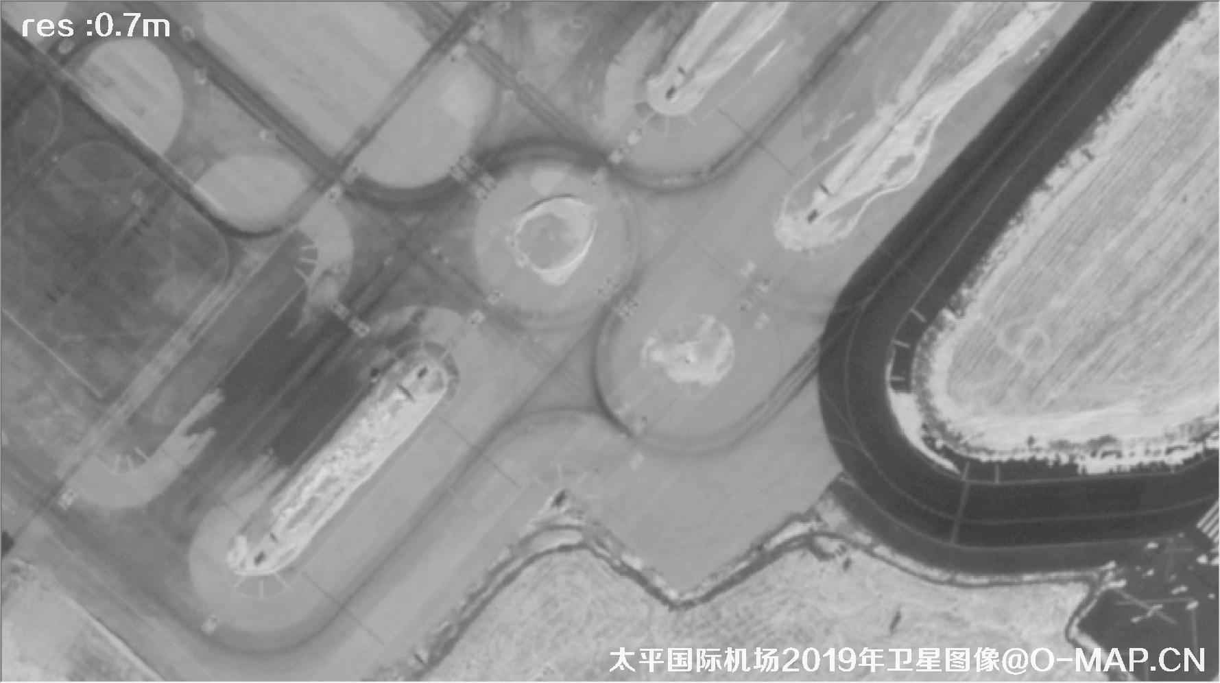 0.7米GF7卫星2019年冬季拍摄的哈尔滨太平国际机场