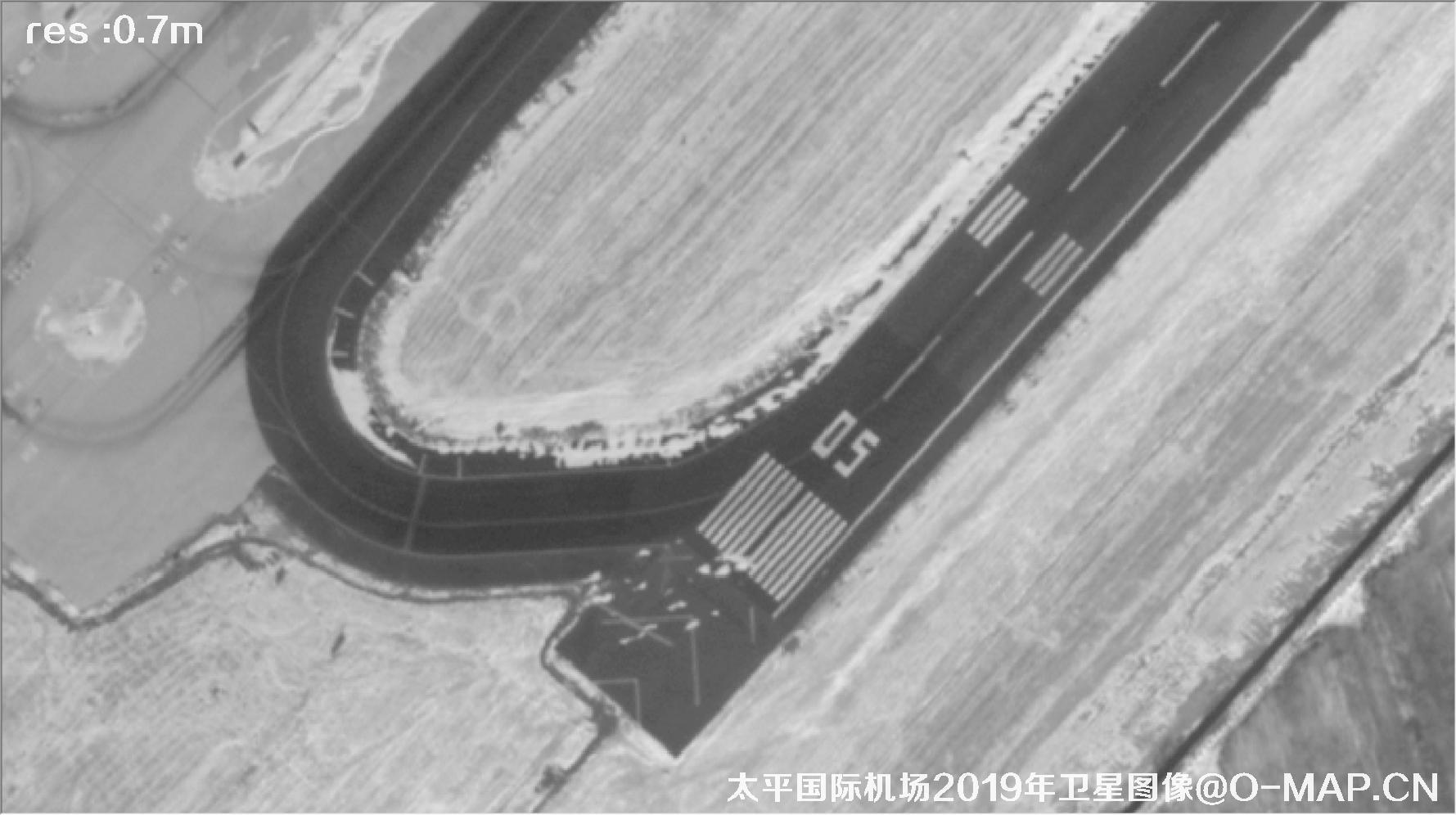 0.7米GF7卫星2019年冬季拍摄的哈尔滨太平国际机场