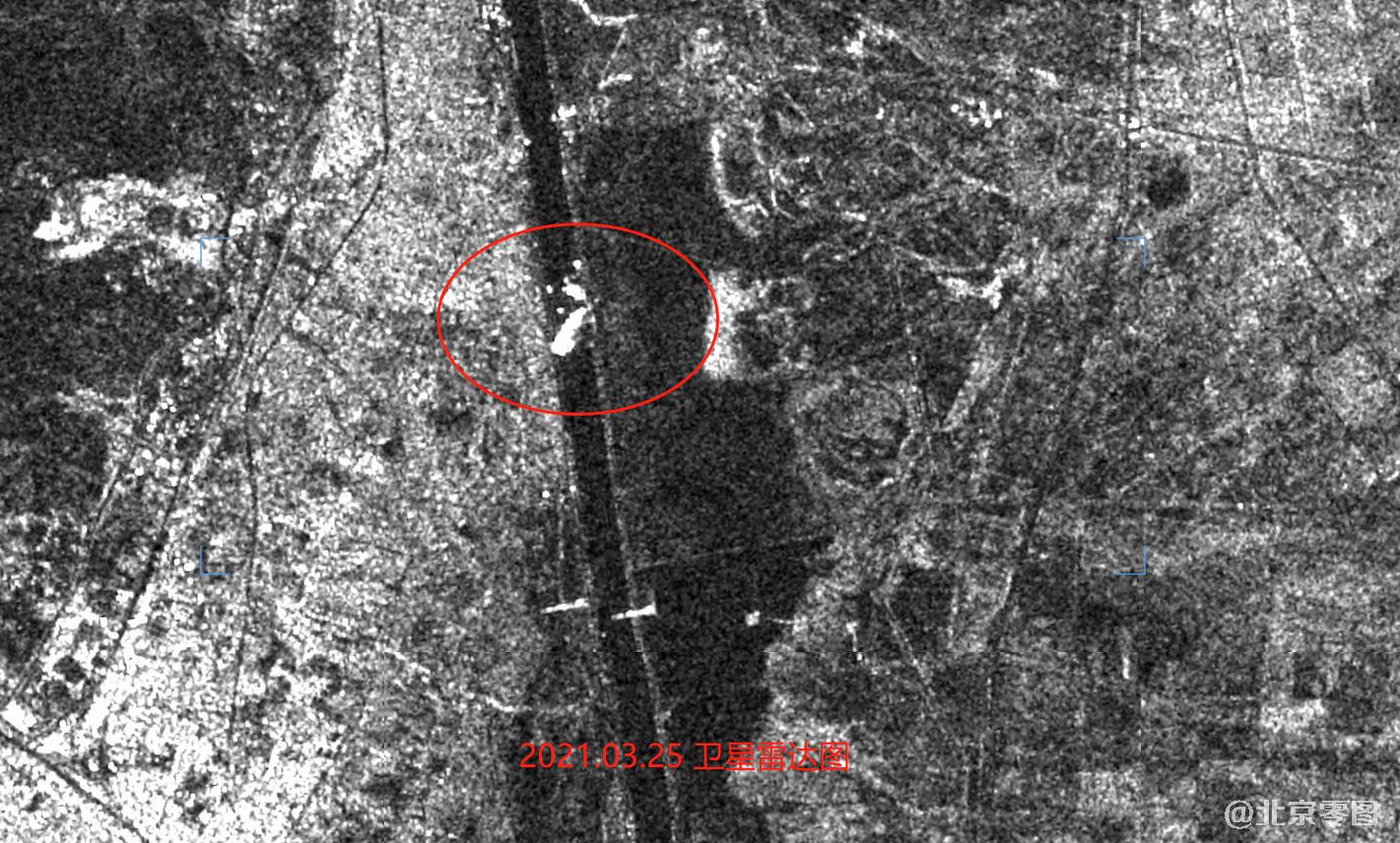 苏伊士运河3月25日卫星雷达图显示货轮搁浅后各方救援中