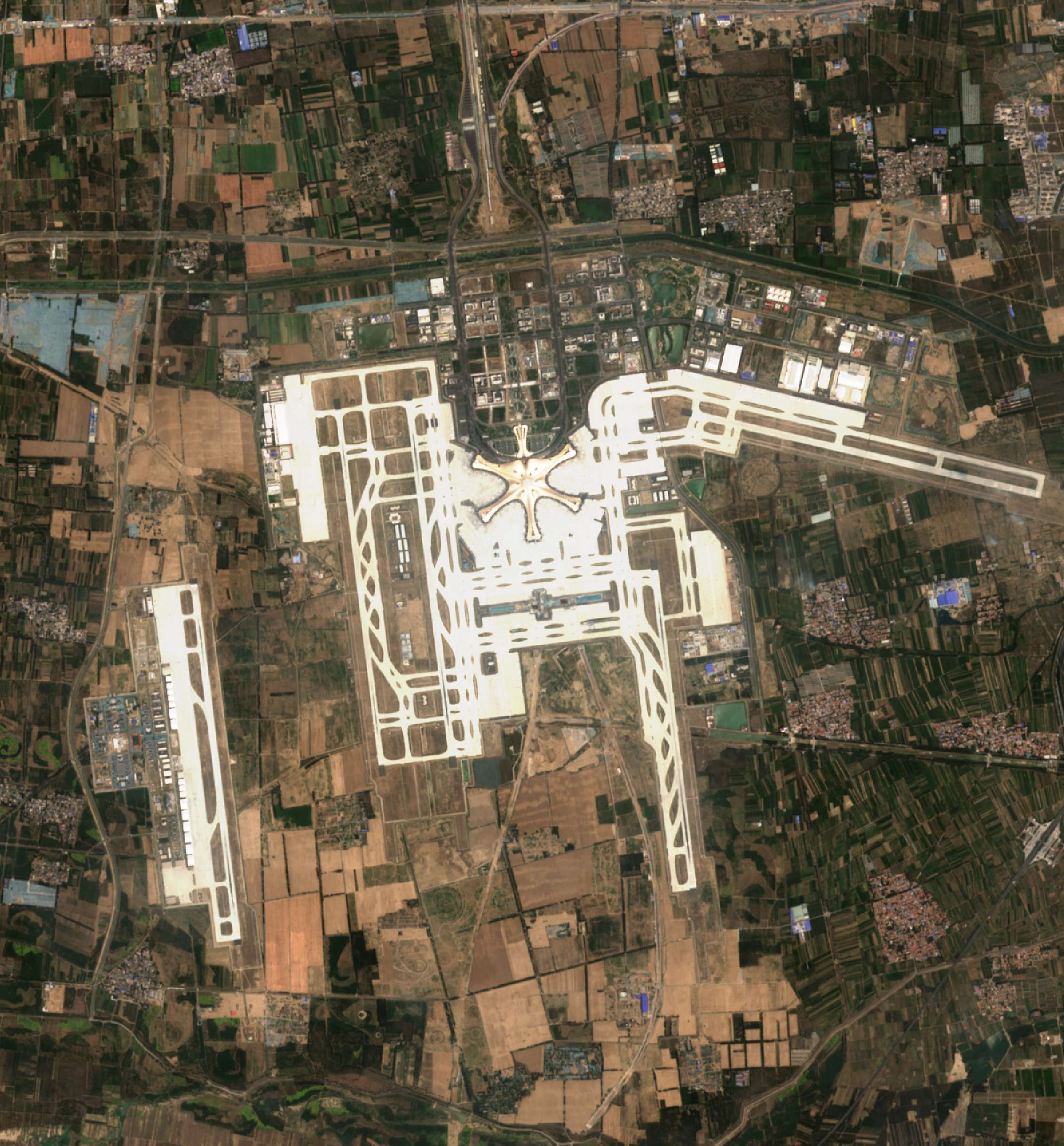 大兴机场的假彩色卫星图就像一个火凤凰-源自北京零图